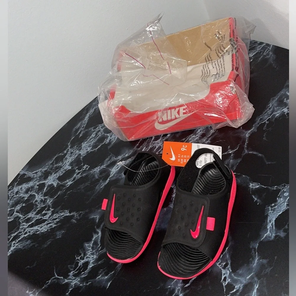 Kids Toddlers Shoes Sizes 7 & 9 NIKE Girls Sunray Adjust 5 Sandals Black Pink - Picture 4 of 8